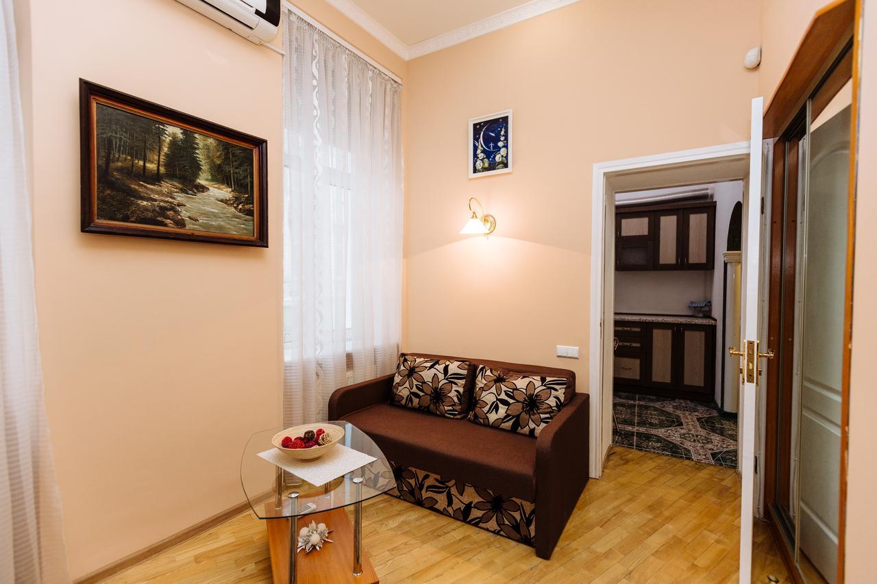 Apartments On Teatralna 26 Lviv Exterior foto